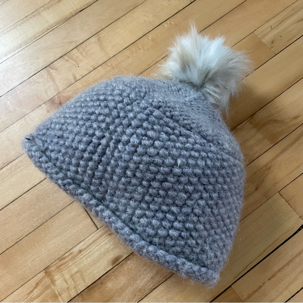 Chunky Knit Pom Beanie in Light Gray
